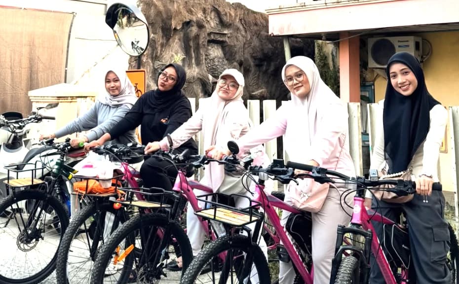 Rombongan penyewa bersepeda bersama NgayuhGO!